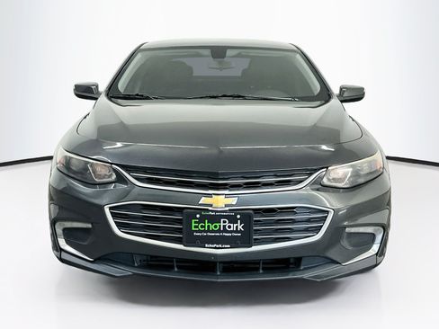 Used 2017 Chevrolet Malibu LT FWD image 2