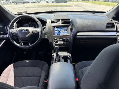 Used 2018 Ford Explorer XLT w/ Equipment Group 201A AWD/4WD image 17