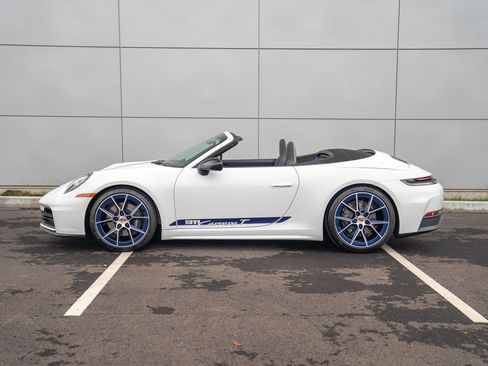 New 2026 Porsche 911 Carrera T image 2