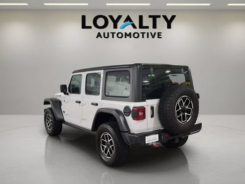 Used 2024 Jeep Wrangler Unlimited Rubicon AWD/4WD image 3