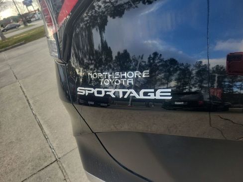 Used 2023 Kia Sportage LX image 7