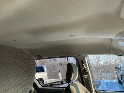 Used 2006 Chrysler Town & Country image 16