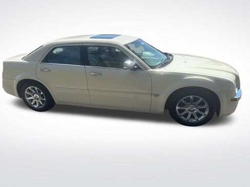 Used 2006 Chrysler 300 C w/ Navigation & Sound Group II RWD image 45