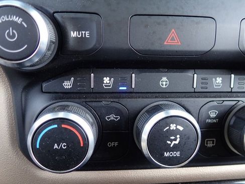 Used 2021 RAM 1500 Laramie w/ Off Road Group image 18