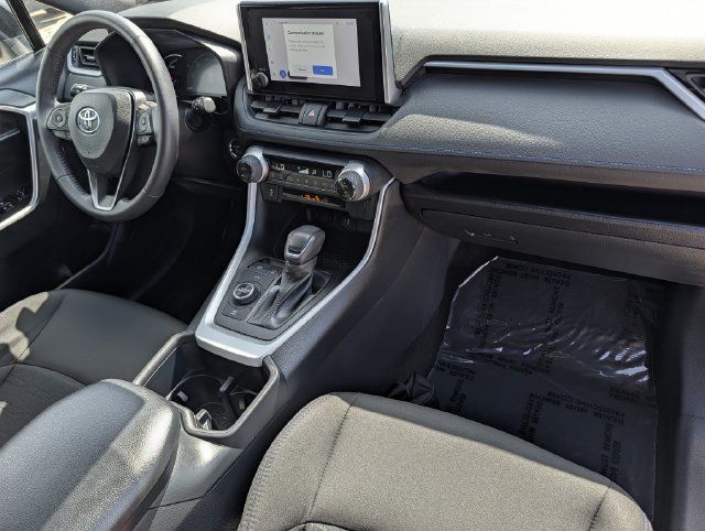 Used 2025 Toyota RAV4 SE AWD/4WD image 31