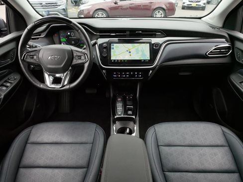 Used 2023 Chevrolet Bolt EUV Premier w/ Sun & Sound Package FWD image 10