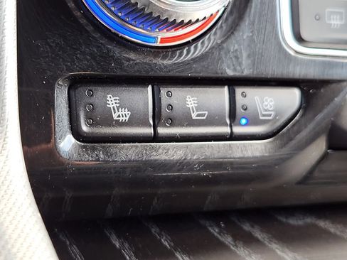 Used 2023 GMC Yukon XL Denali image 32