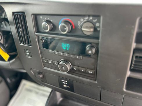 Used 2013 Chevrolet Express 3500 Extended image 15