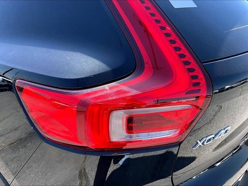 Used 2025 Volvo XC40 B5 Core AWD/4WD image 40