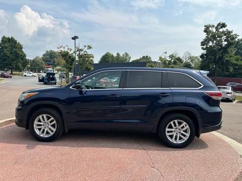 Used 2015 Toyota Highlander LE image 2