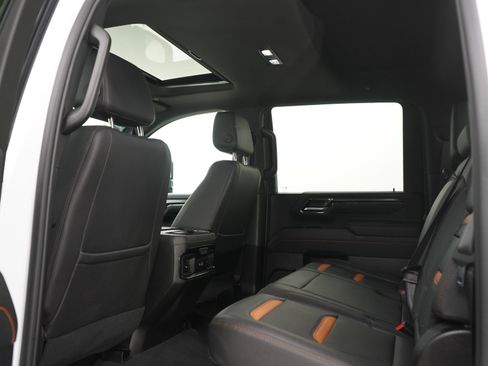 Used 2024 GMC Sierra 2500 AT4 w/ AT4 Preferred Package AWD/4WD image 17