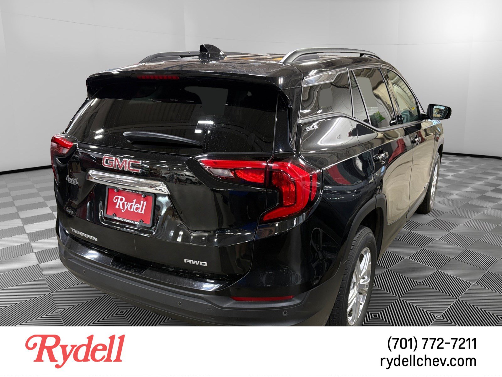 Used 2019 GMC Terrain SLE w/ Driver Convenience Package AWD/4WD image 3
