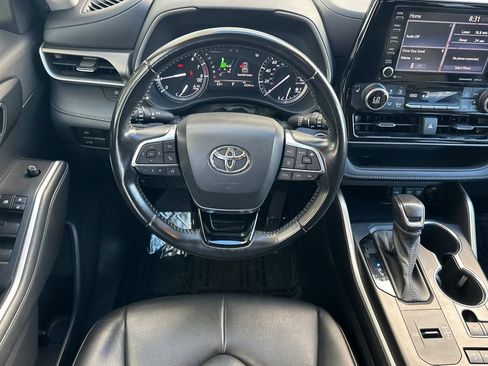 Used 2021 Toyota Highlander XLE FWD image 15