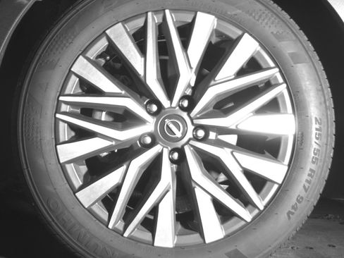 Used 2025 Nissan Altima 2.5 SV FWD image 12