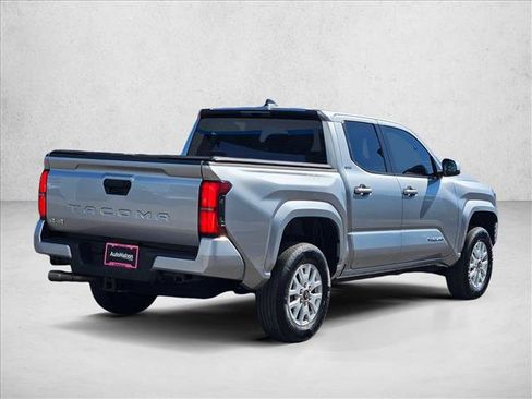 Used 2025 Toyota Tacoma SR5 AWD/4WD image 5