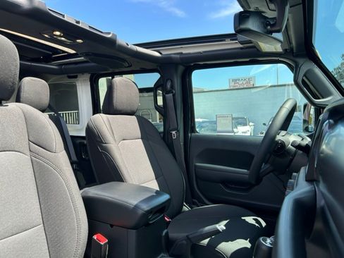 Used 2023 Jeep Wrangler Unlimited w/ Sun & Screen Package AWD/4WD image 30
