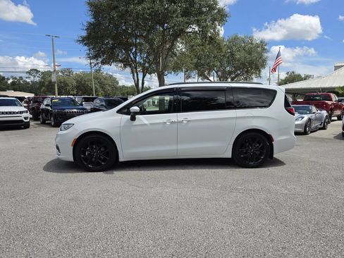 Certified 2023 Chrysler Pacifica Touring-L w/ S Appearance Package FWD image 5