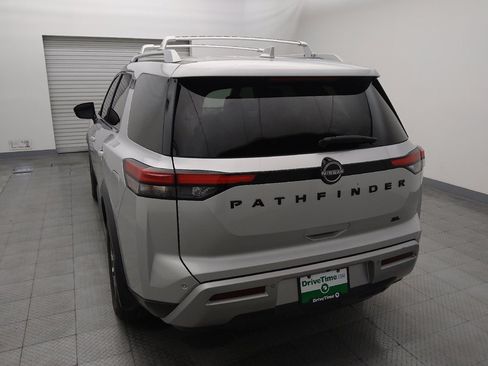 Used 2022 Nissan Pathfinder SL w/ Lighting Package (N92) FWD image 6