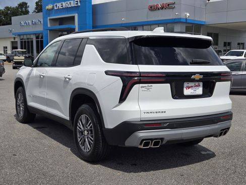 Used 2026 Chevrolet Traverse LT FWD image 11