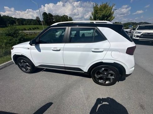 Used 2022 Hyundai Venue Limited FWD image 22
