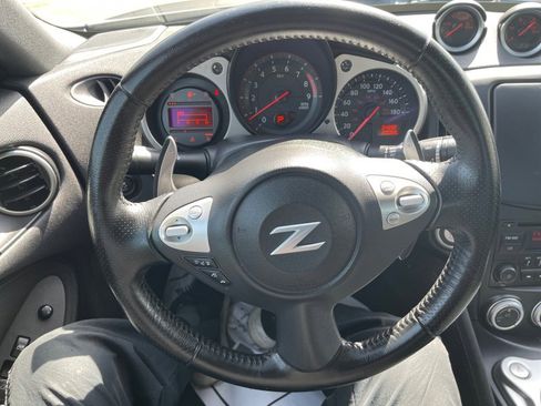 Used 2018 Nissan 370Z Roadster RWD image 19