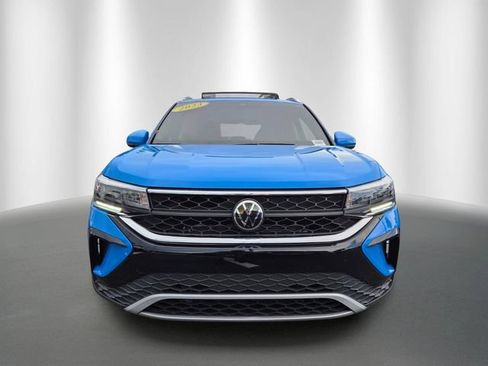 Used 2023 Volkswagen Taos SE w/ Panoramic Sunroof Package FWD image 8
