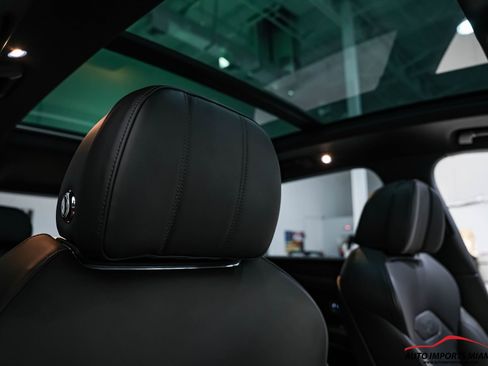 Used 2021 Bentley Bentayga image 47