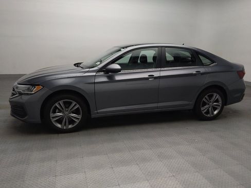 Used 2024 Volkswagen Jetta SE FWD image 2
