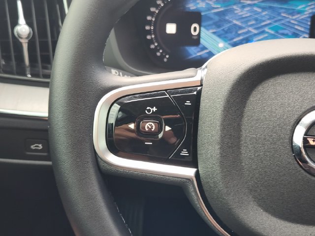 Used 2025 Volvo XC60 B5 Ultra w/ Protection Package Premier AWD/4WD image 31