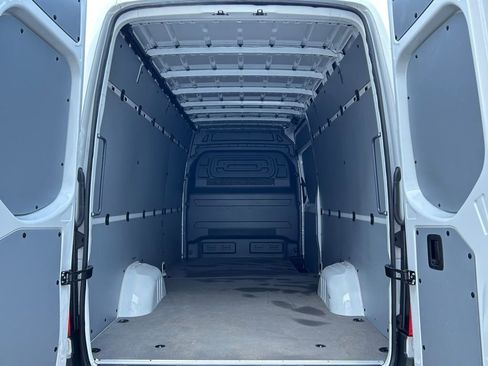 Used 2025 Mercedes-Benz Sprinter 2500 image 14