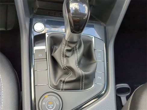 New 2025 Volkswagen Taos SEL image 30