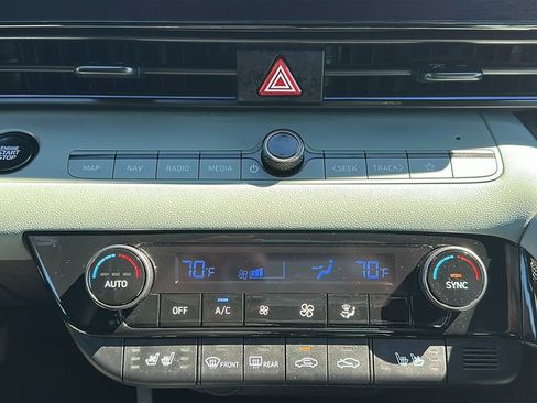 Used 2025 Hyundai Elantra Limited image 26