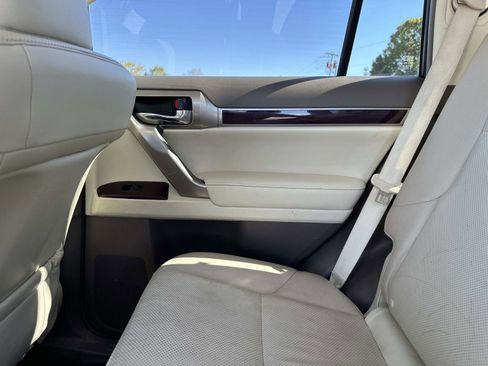 Used 2019 Lexus GX 460 image 15