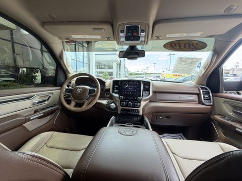 Used 2019 RAM 1500 Laramie RWD image 32