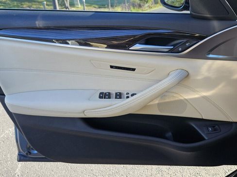 Used 2022 BMW 530i xDrive w/ Convenience Package image 27