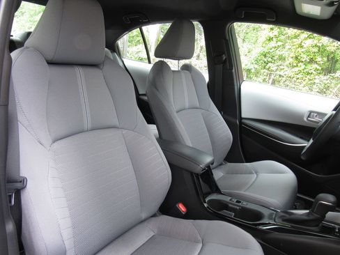 Certified 2025 Toyota Corolla SE FWD image 18