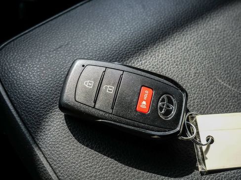Used 2025 Toyota Tacoma TRD Off-Road AWD/4WD image 39
