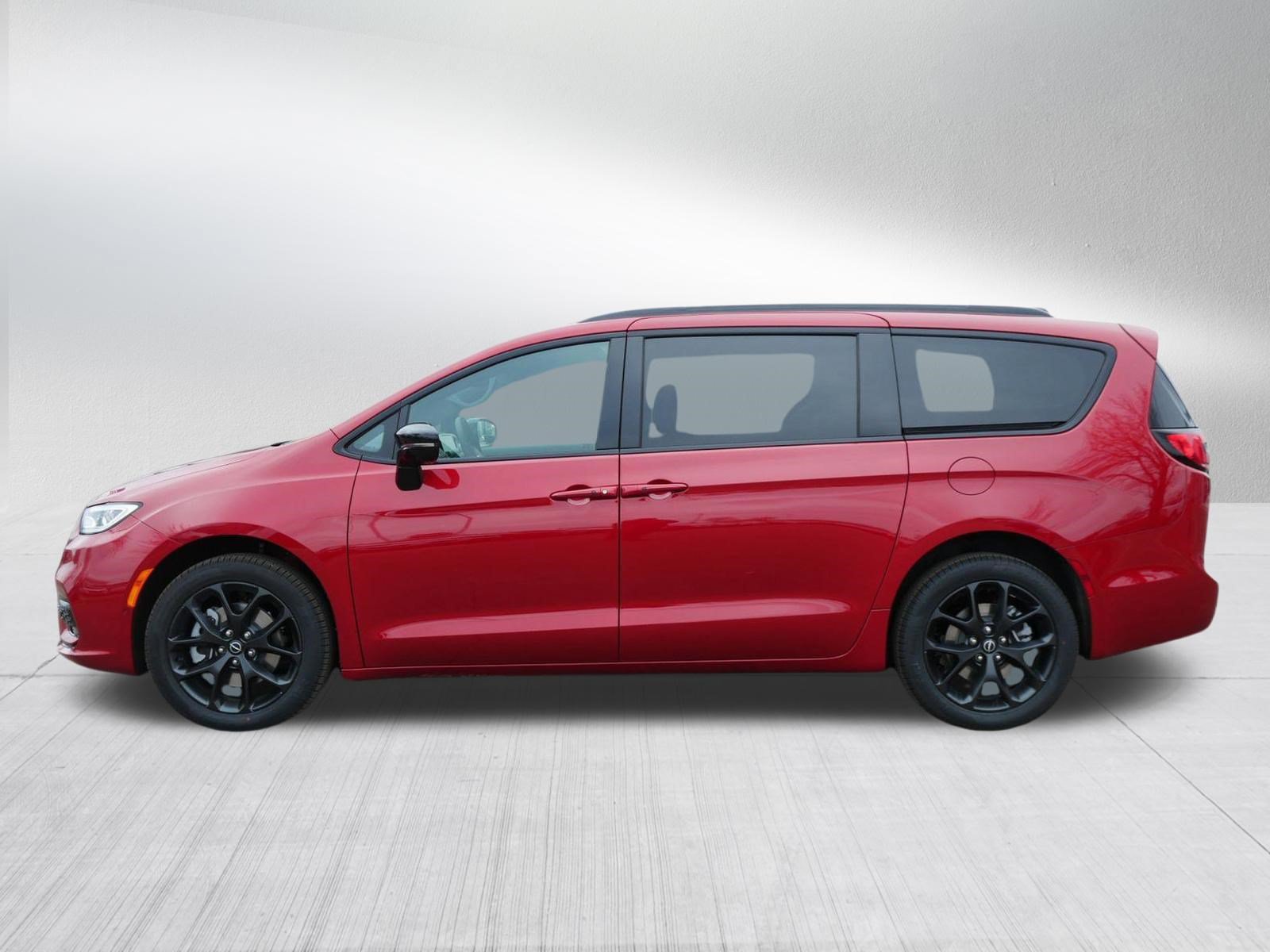 New 2026 Chrysler Pacifica Select AWD/4WD image 4