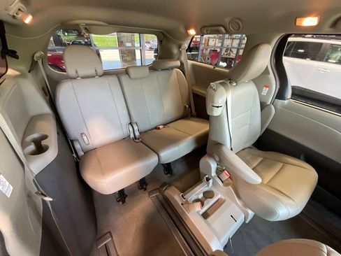Used 2015 Toyota Sienna XLE FWD image 20