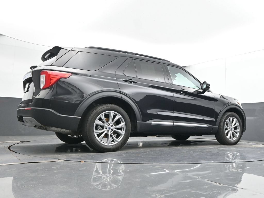 Used 2024 Ford Explorer XLT w/ Equipment Group 202A AWD/4WD image 48