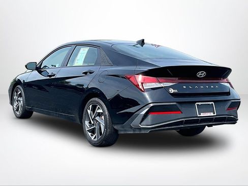 Used 2025 Hyundai Elantra Sport FWD image 11