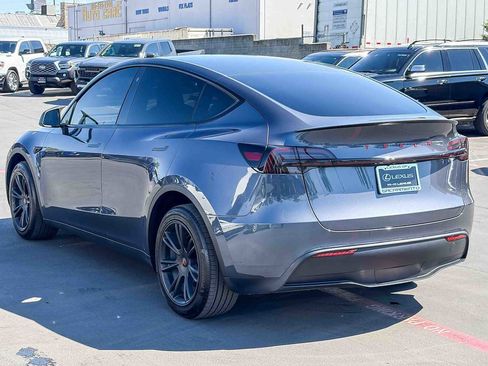 Used 2023 Tesla Model Y Performance image 2