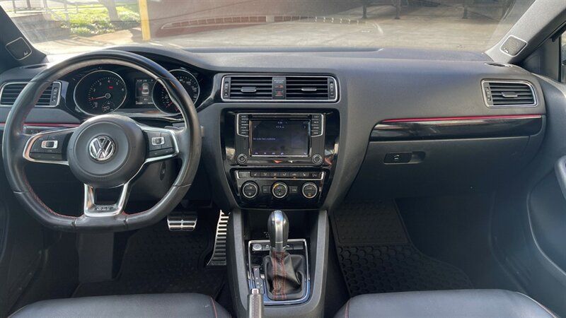 Used 2016 Volkswagen Jetta GLI SE FWD image 10