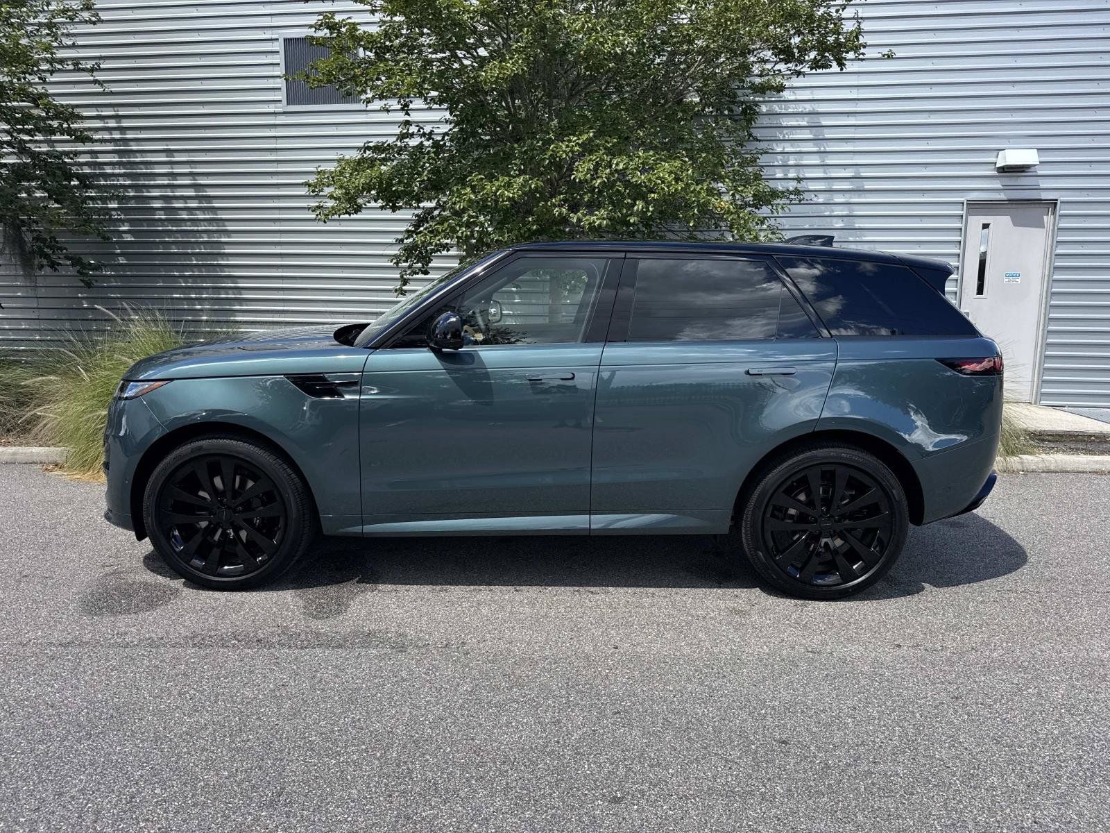 New 2027 Land Rover Range Rover Sport Dynamic SE AWD/4WD image 2