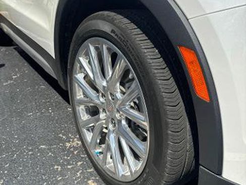 Used 2020 Cadillac XT4 Premium Luxury w/ LPO, Radiant Package FWD image 8
