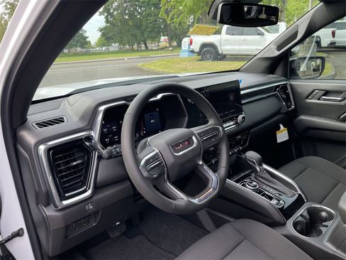 New 2025 GMC Canyon Elevation w/ Convenience Package image 10