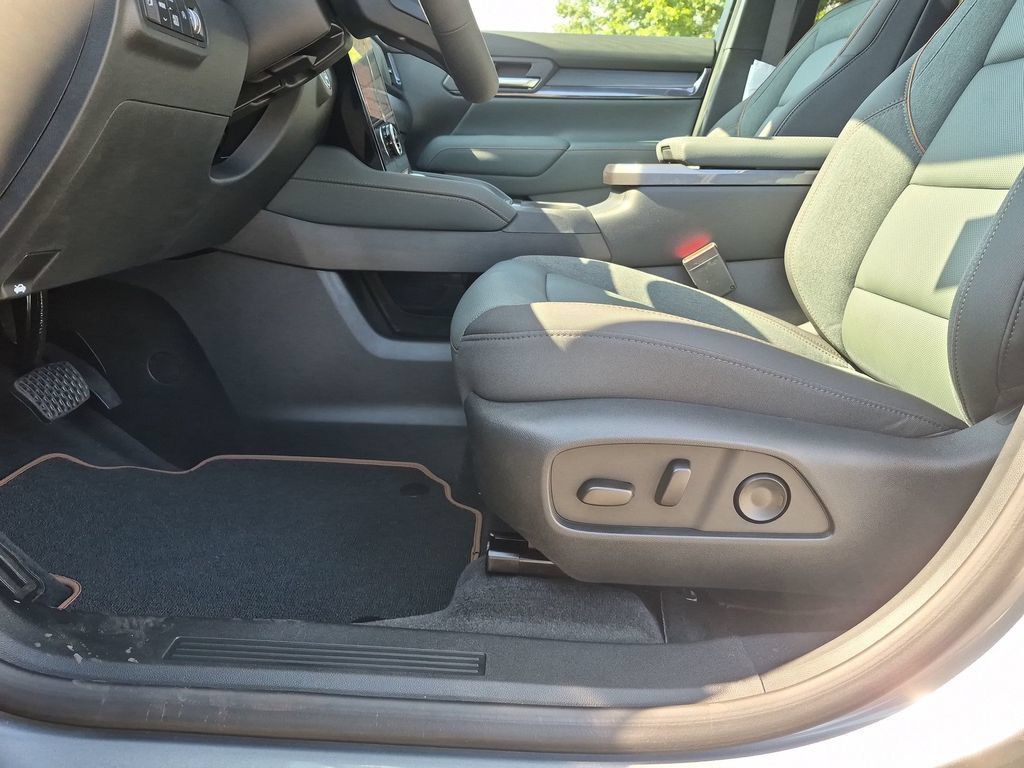 New 2027 GMC Terrain AT4 w/ Convenience Package III AWD/4WD image 10