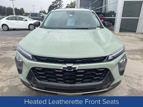 Used 2025 Chevrolet Trax ACTIV w/ Sunroof Package FWD image 2