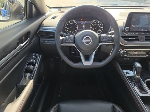 Certified 2025 Nissan Altima 2.5 SR FWD image 12