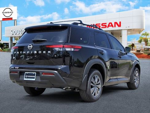 New 2025 Nissan Pathfinder SV image 4